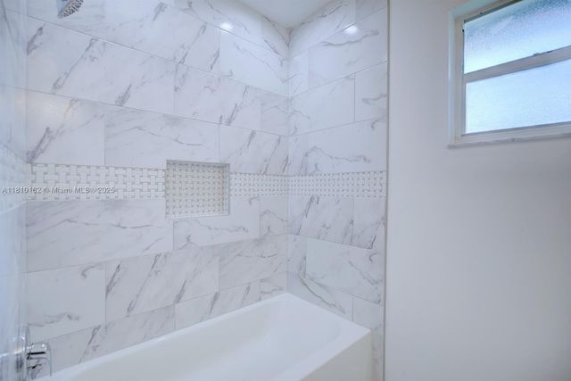 100 HONEYSUCKLE LN, Lake Placid, FL 33852