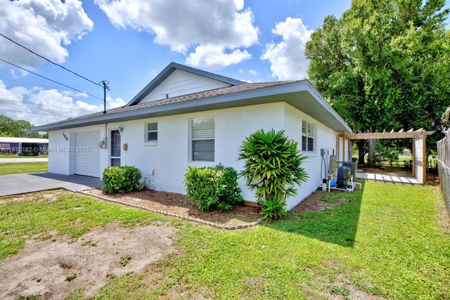 100 HONEYSUCKLE LN, Lake Placid, FL 33852