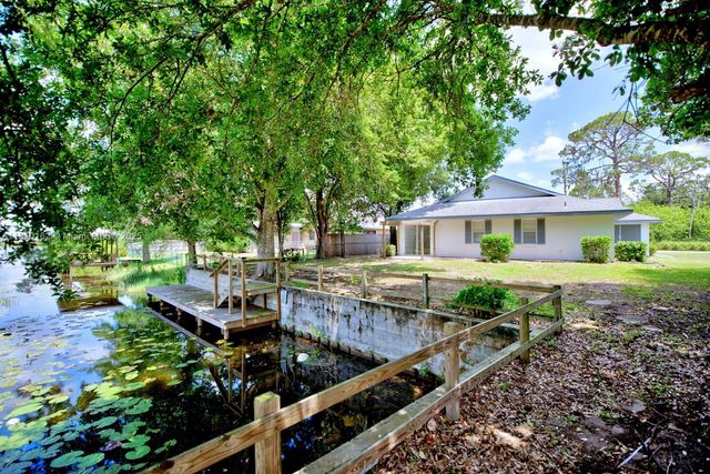 100 HONEYSUCKLE LN, Lake Placid, FL 33852