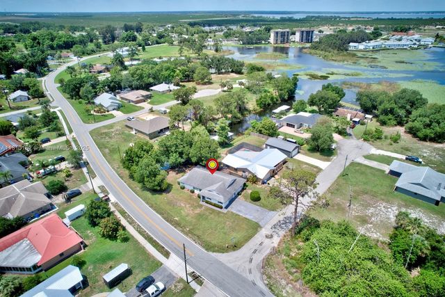 100 HONEYSUCKLE LN, Lake Placid, FL 33852