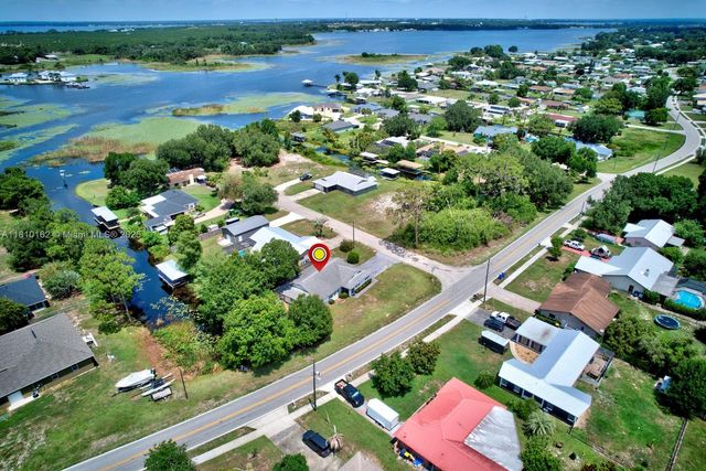 100 HONEYSUCKLE LN, Lake Placid, FL 33852