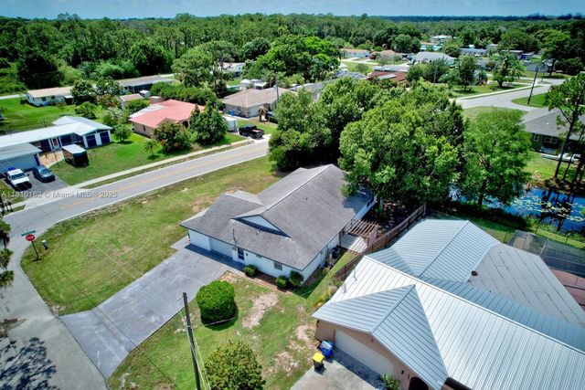 100 HONEYSUCKLE LN, Lake Placid, FL 33852