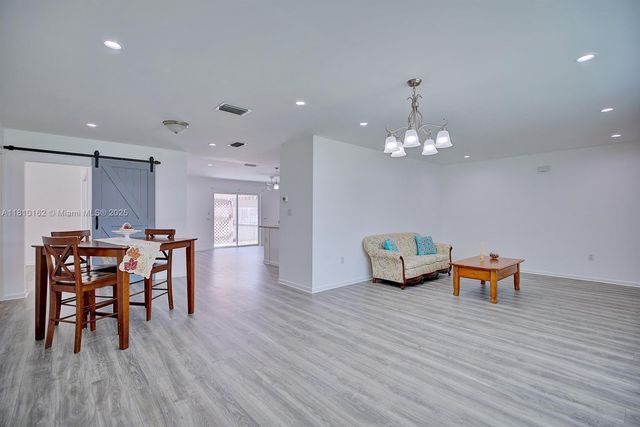 100 HONEYSUCKLE LN, Lake Placid, FL 33852