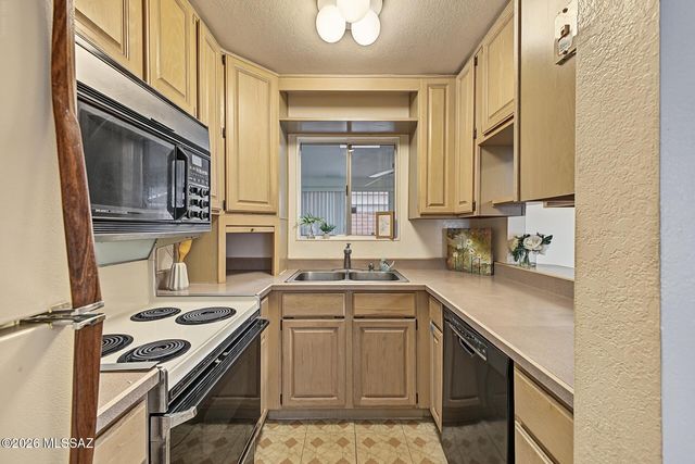 974 N Camino Las Solanas, Tucson, AZ 85710