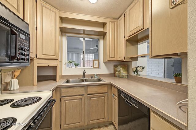 974 N Camino Las Solanas, Tucson, AZ 85710