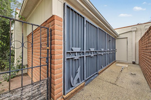 974 N Camino Las Solanas, Tucson, AZ 85710