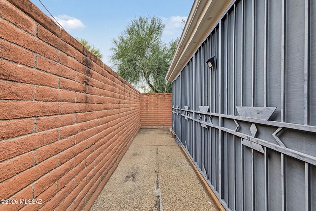 974 N Camino Las Solanas, Tucson, AZ 85710