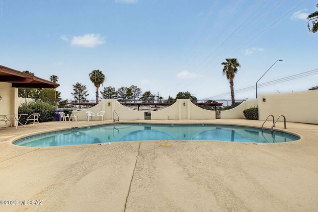 974 N Camino Las Solanas, Tucson, AZ 85710