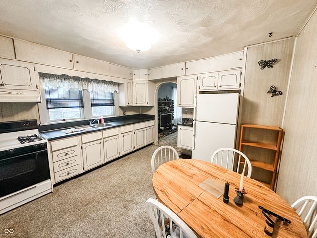 1811 E 10th Street, Anderson, IN 46012