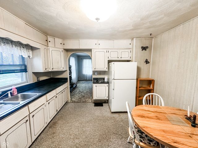 1811 E 10th Street, Anderson, IN 46012
