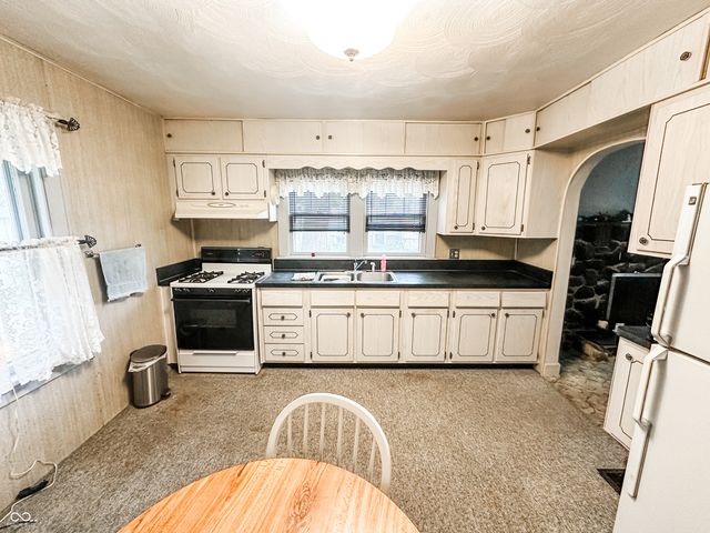 1811 E 10th Street, Anderson, IN 46012