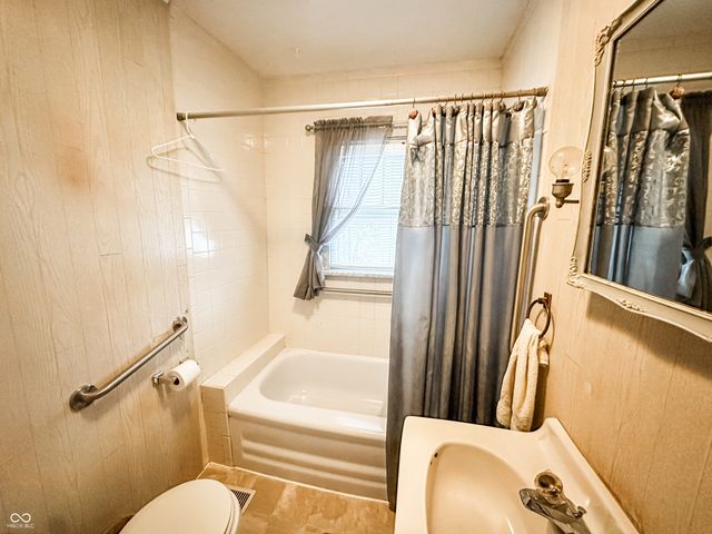 1811 E 10th Street, Anderson, IN 46012