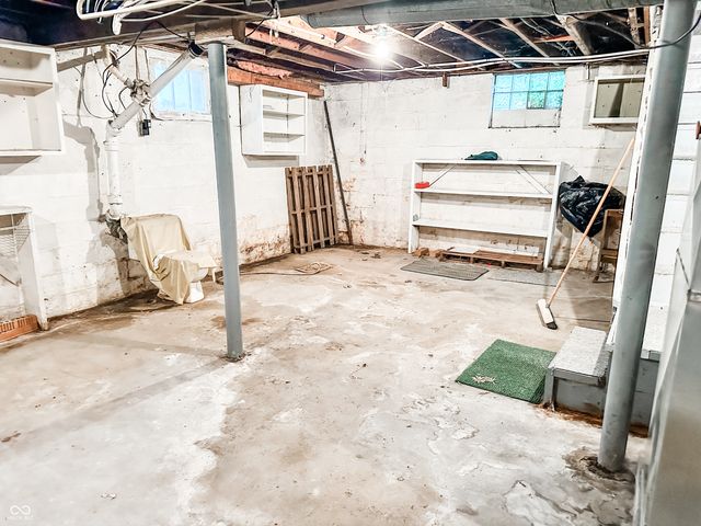 1811 E 10th Street, Anderson, IN 46012