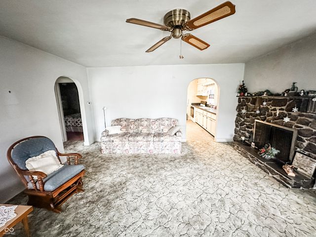 1811 E 10th Street, Anderson, IN 46012