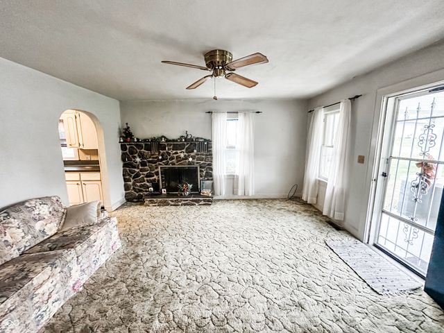 1811 E 10th Street, Anderson, IN 46012
