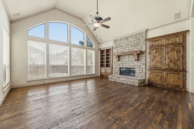 1025 Lady Lore Lane, Lewisville, TX 75056