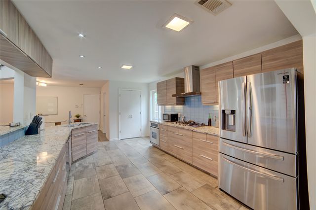 6822 Saint Anne Street, Dallas, TX 75248