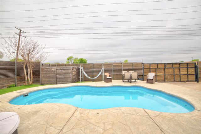 6822 Saint Anne Street, Dallas, TX 75248