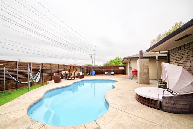 6822 Saint Anne Street, Dallas, TX 75248