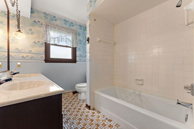 1532 N Woodlawn Place, Griffith, IN 46319