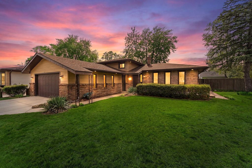 1532 N Woodlawn Place, Griffith, IN 46319