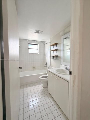 10431 N Kendall Dr D314, Miami, FL 33176