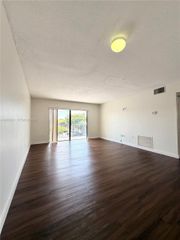 10431 N Kendall Dr D314, Miami, FL 33176