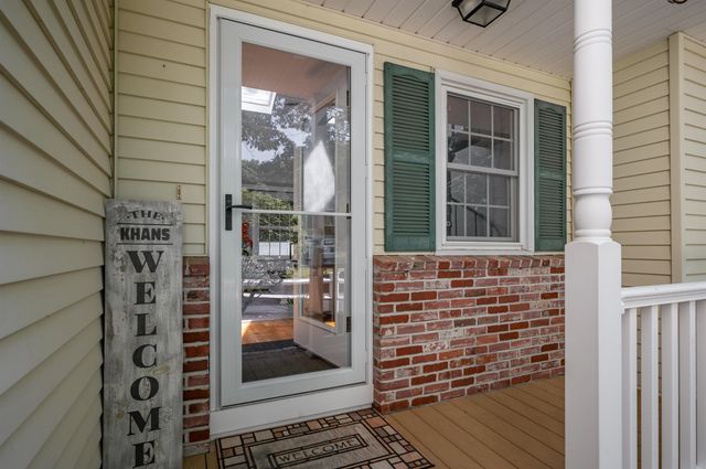 10 Melba Drive, Hudson, NH 03051