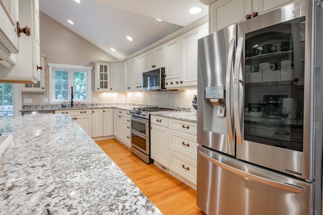 10 Melba Drive, Hudson, NH 03051