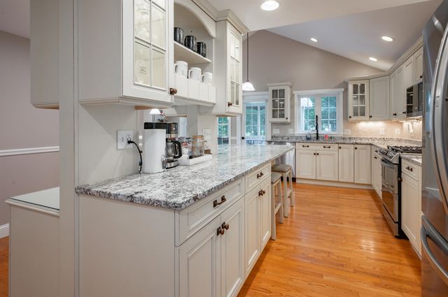 10 Melba Drive, Hudson, NH 03051