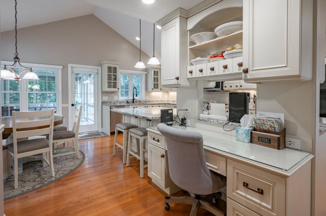 10 Melba Drive, Hudson, NH 03051