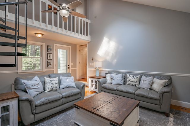 10 Melba Drive, Hudson, NH 03051