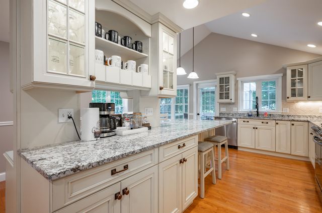 10 Melba Drive, Hudson, NH 03051