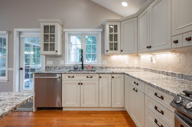 10 Melba Drive, Hudson, NH 03051