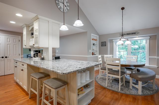 10 Melba Drive, Hudson, NH 03051