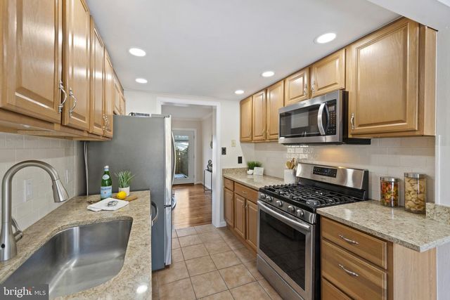 2004 CAMBRIDGE DR, Crofton, MD 21114