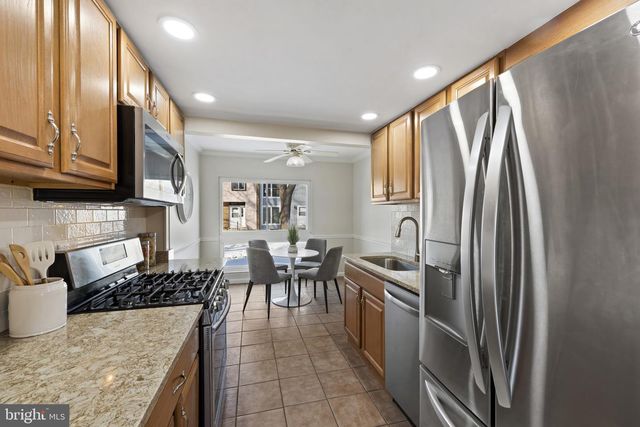 2004 CAMBRIDGE DR, Crofton, MD 21114