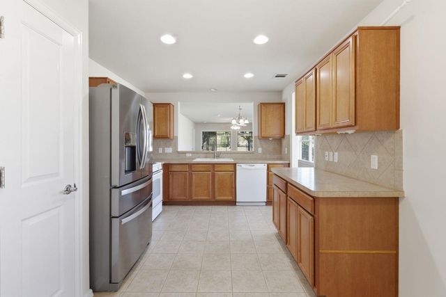 537 Salt Creek LN, Georgetown, TX 78633