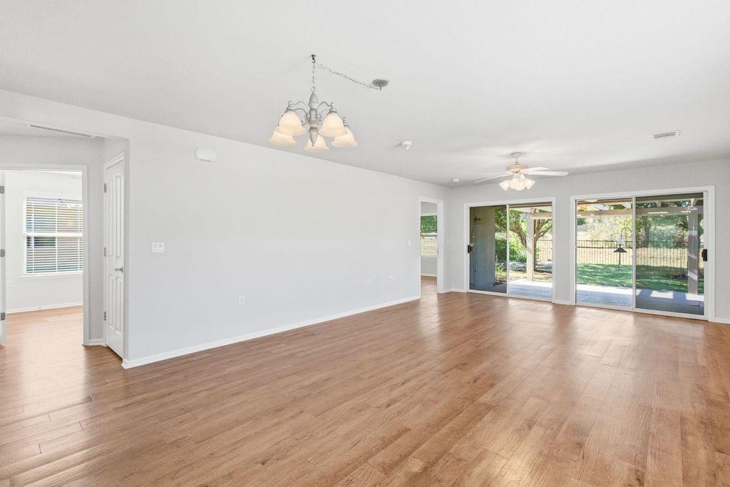 537 Salt Creek LN, Georgetown, TX 78633