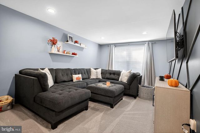 1755 CONGRESS DR, Blackwood, NJ 08012