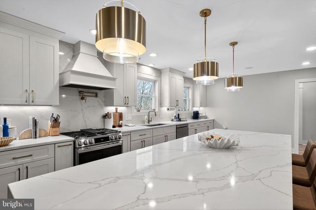 1755 CONGRESS DR, Blackwood, NJ 08012