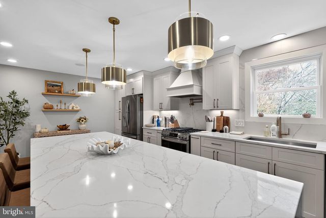 1755 CONGRESS DR, Blackwood, NJ 08012