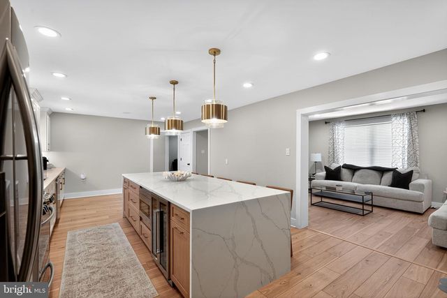 1755 CONGRESS DR, Blackwood, NJ 08012