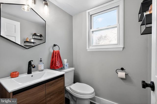 1755 CONGRESS DR, Blackwood, NJ 08012