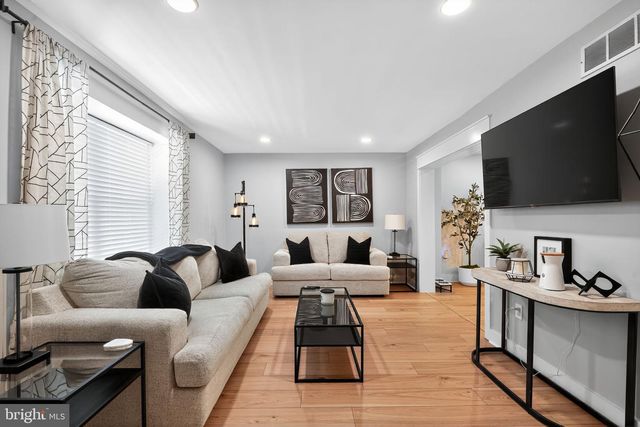 1755 CONGRESS DR, Blackwood, NJ 08012