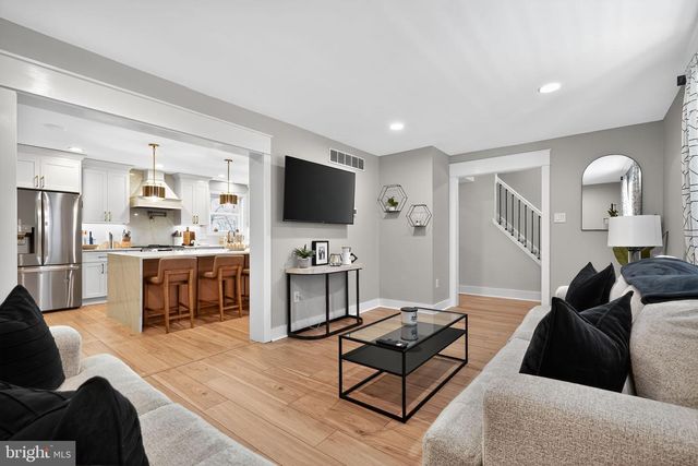 1755 CONGRESS DR, Blackwood, NJ 08012