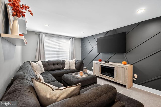 1755 CONGRESS DR, Blackwood, NJ 08012