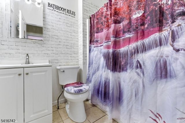 44 Prospect St, East Orange City, NJ 07017