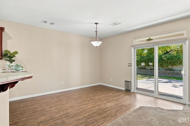 2401 Snowdrop Drive, Bakersfield, CA 93311