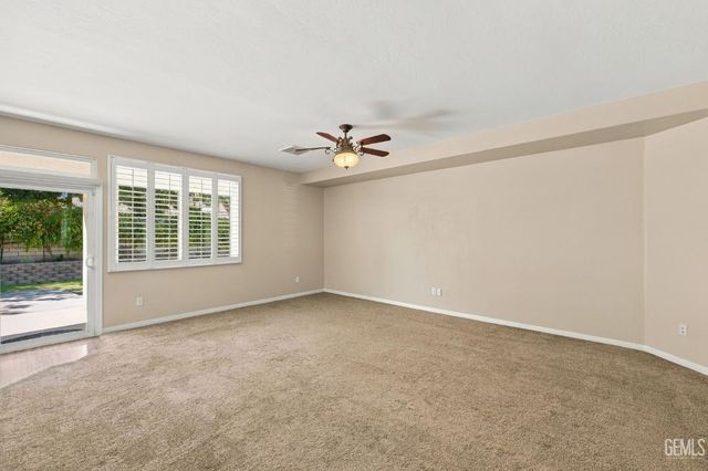 2401 Snowdrop Drive, Bakersfield, CA 93311